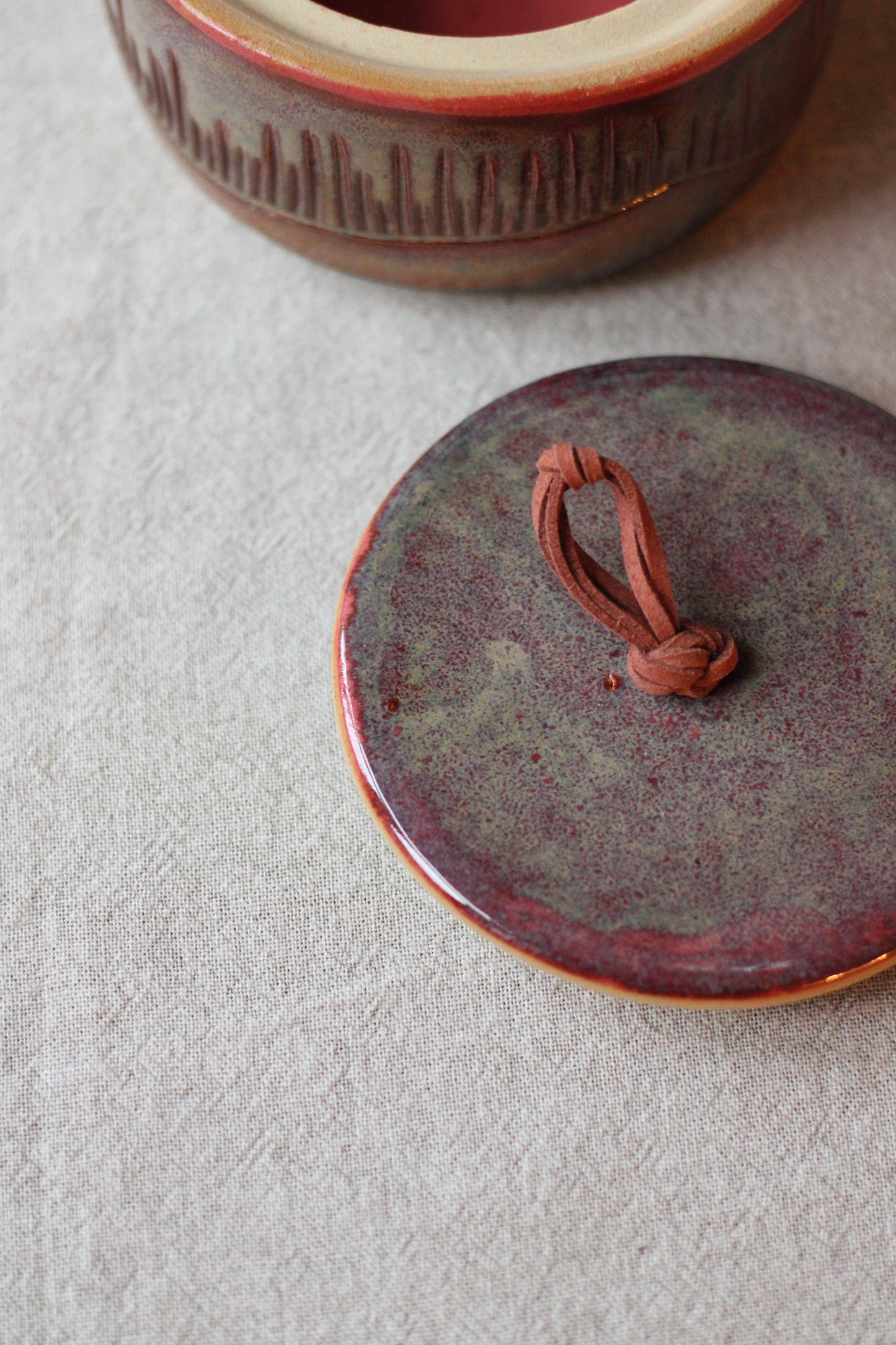Lidded jar medium, Pink Sky dark